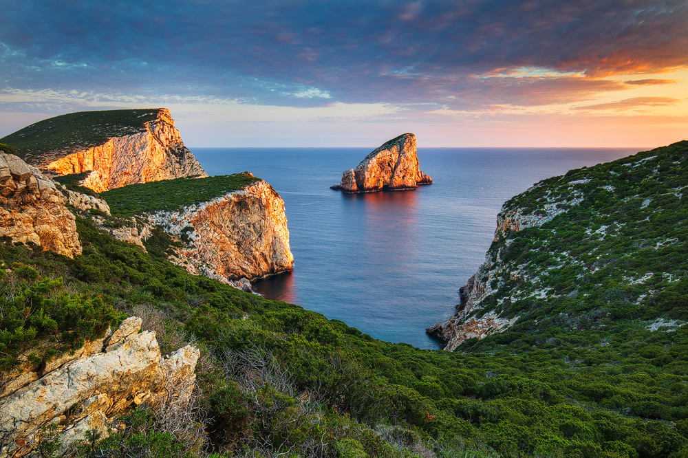 Das Capo Caccia mit der Haifischlosse Isola di Foradada