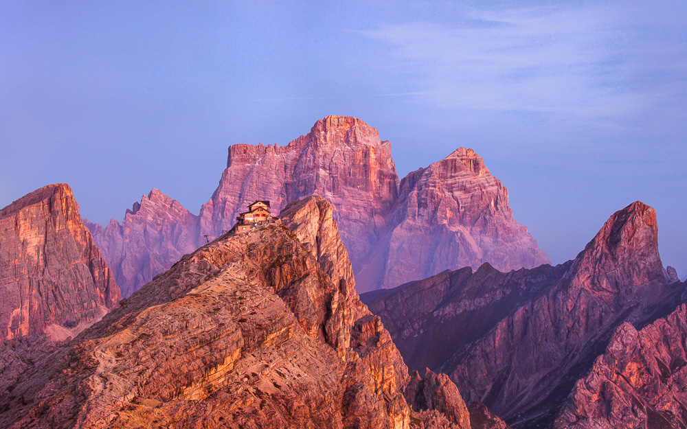 Rifugio Nuvolau mit Monte Pelmo, Dolomiten, Italien