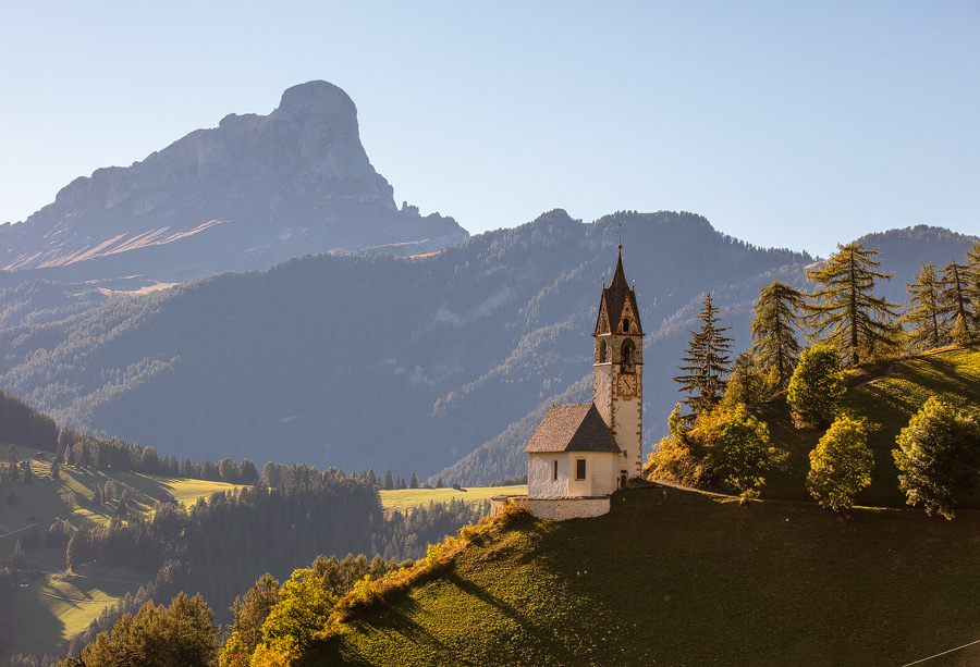 Kirche St. Barbara in Wengen, Dolomiten, Südtirol, Italien