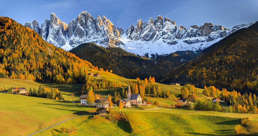 St. Magdalena mit Geislerspitzen, Villnöstal, Südtirol, Dolomiten, Italien